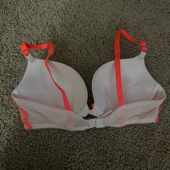 Victoria’s Secret Push Up Bra 36C - Picture 2 of 4